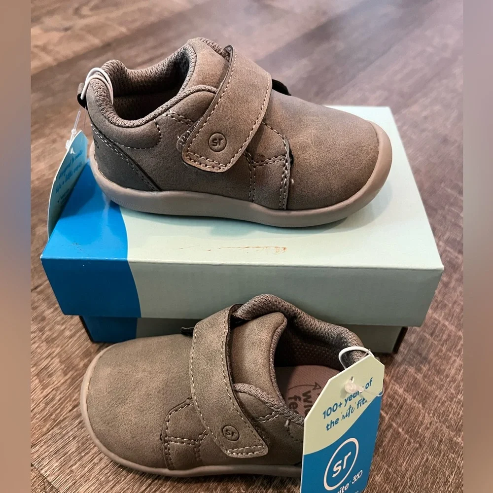 Stride Rite Tristan Sneaker- Size 5